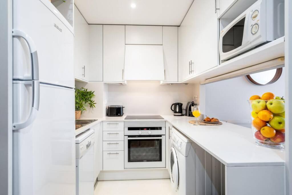 Lodging Apartments Monumumental Free Parking บาร์เซโลนา ภายนอก รูปภาพ