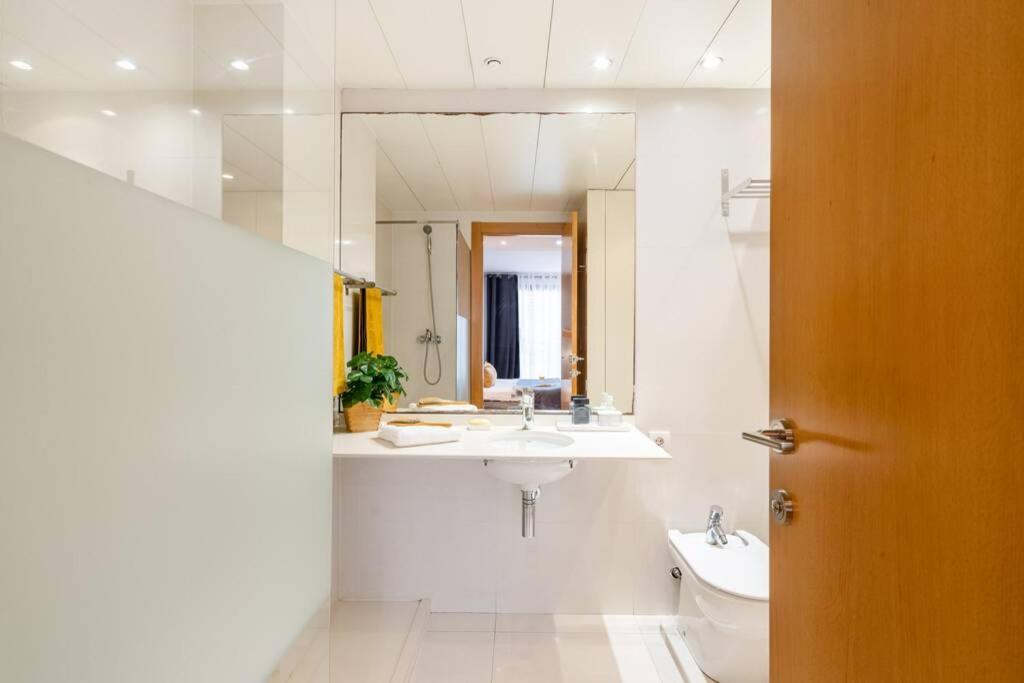Lodging Apartments Monumumental Free Parking บาร์เซโลนา ภายนอก รูปภาพ